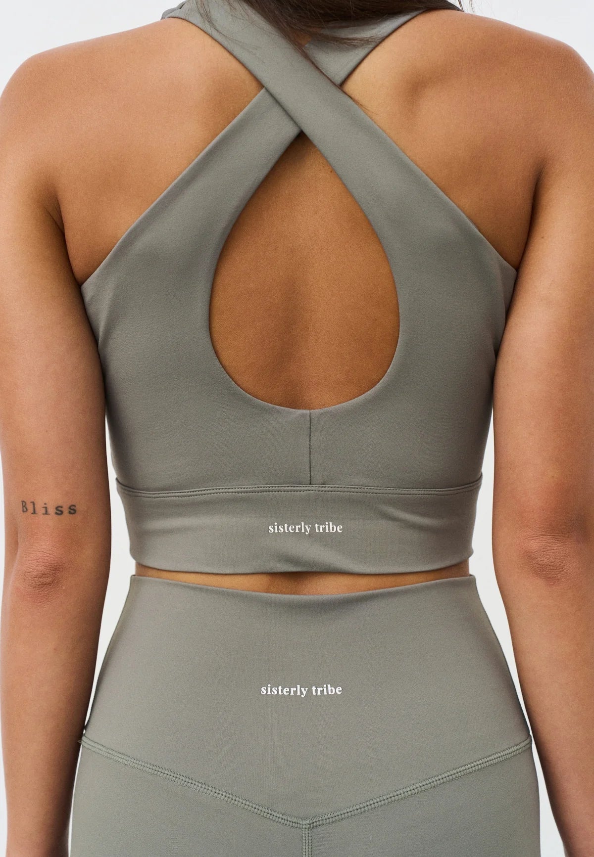 SOFTSCULPT V-NECK CROSS BACK BRA - DARK OLIVE