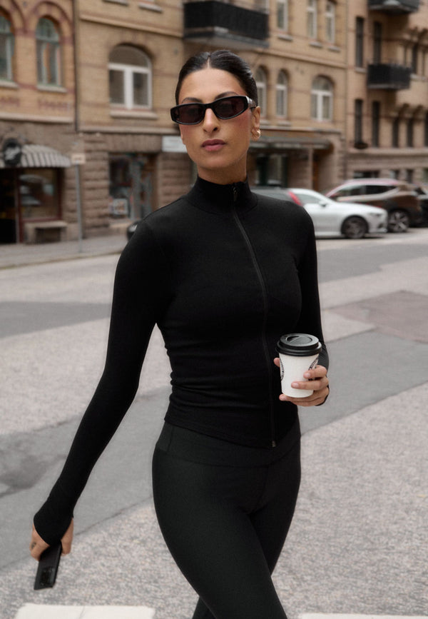 SEAMLESS FITTED ZIP JACKET - BLACK