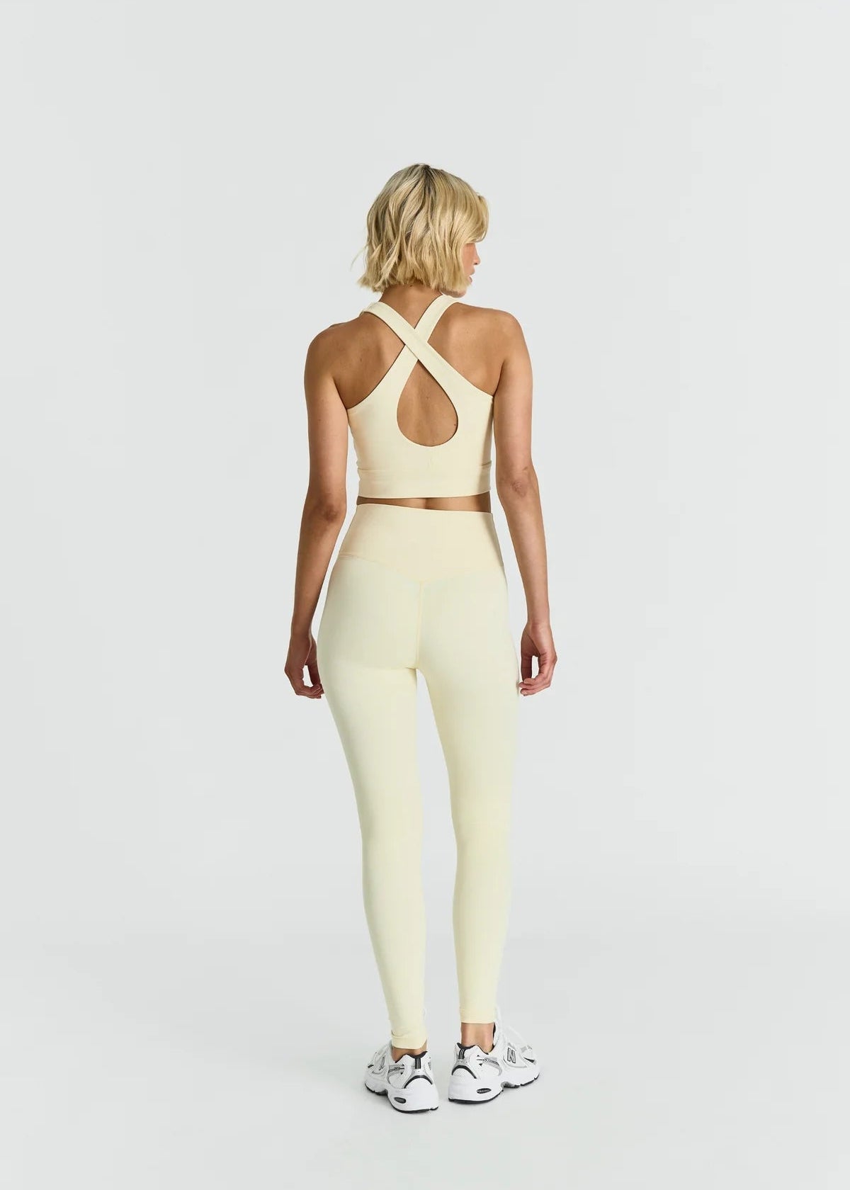 SOFTSCULPT V-NECK CROSS BACK BRA - LEMONADE