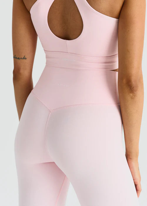 SOFTSCULPT V-NECK CROSS BACK BRA -BALLET SLIPPER