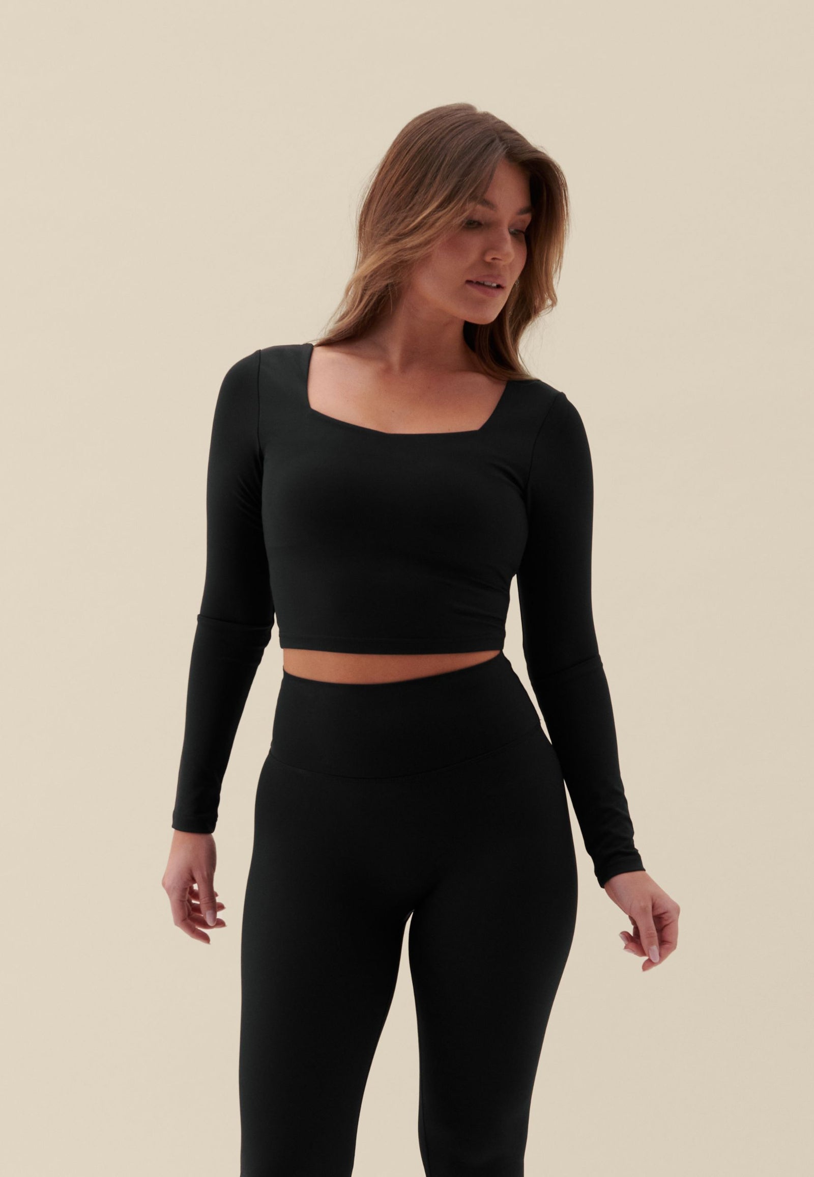 SOFTSCULPT SWEETHEART CROP TOP - BLACK