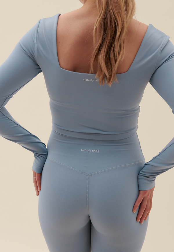 SOFTSCULPT SWEETHEART CROP TOP - DUSTY BLUE