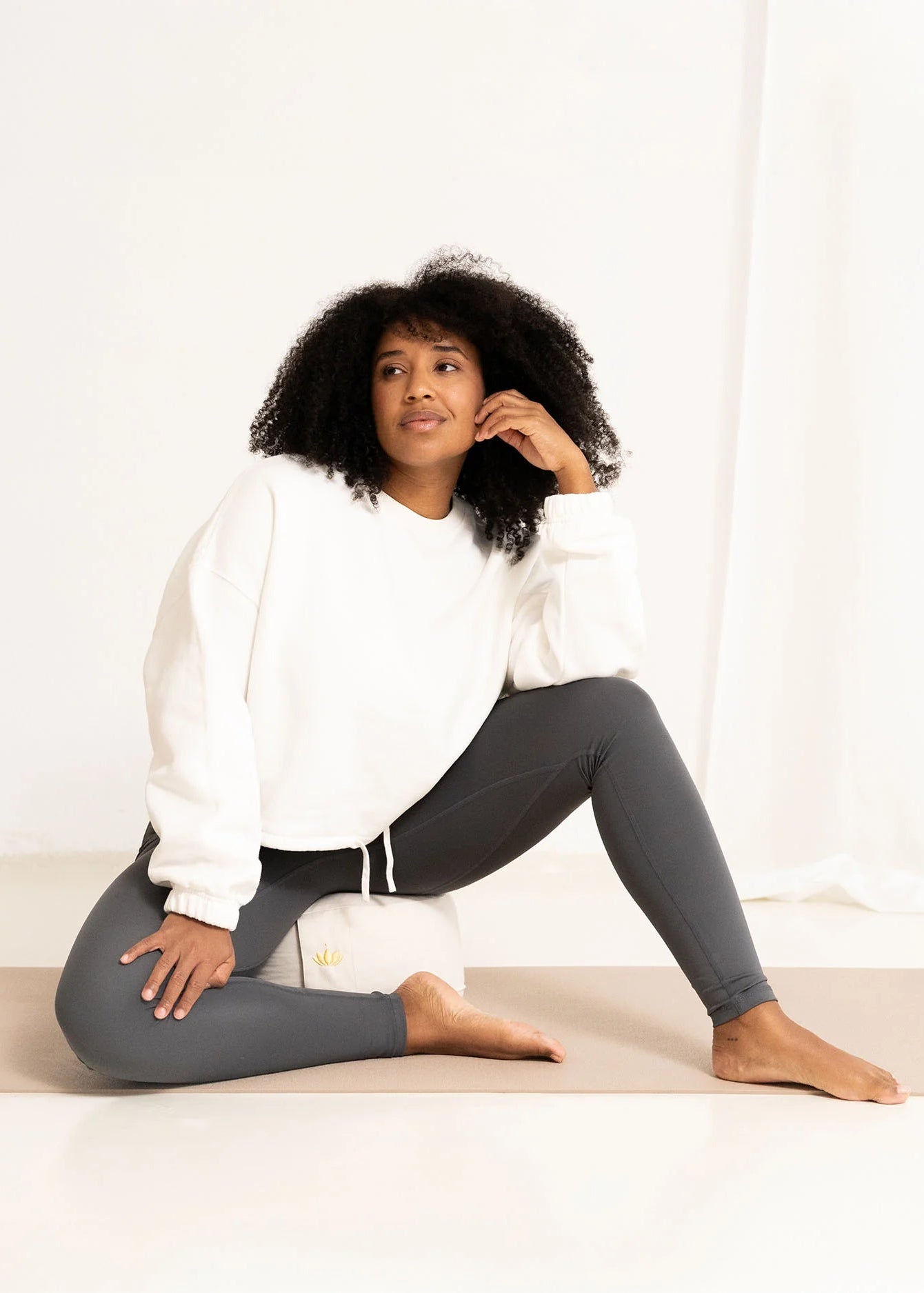 NIA Womens Sweater