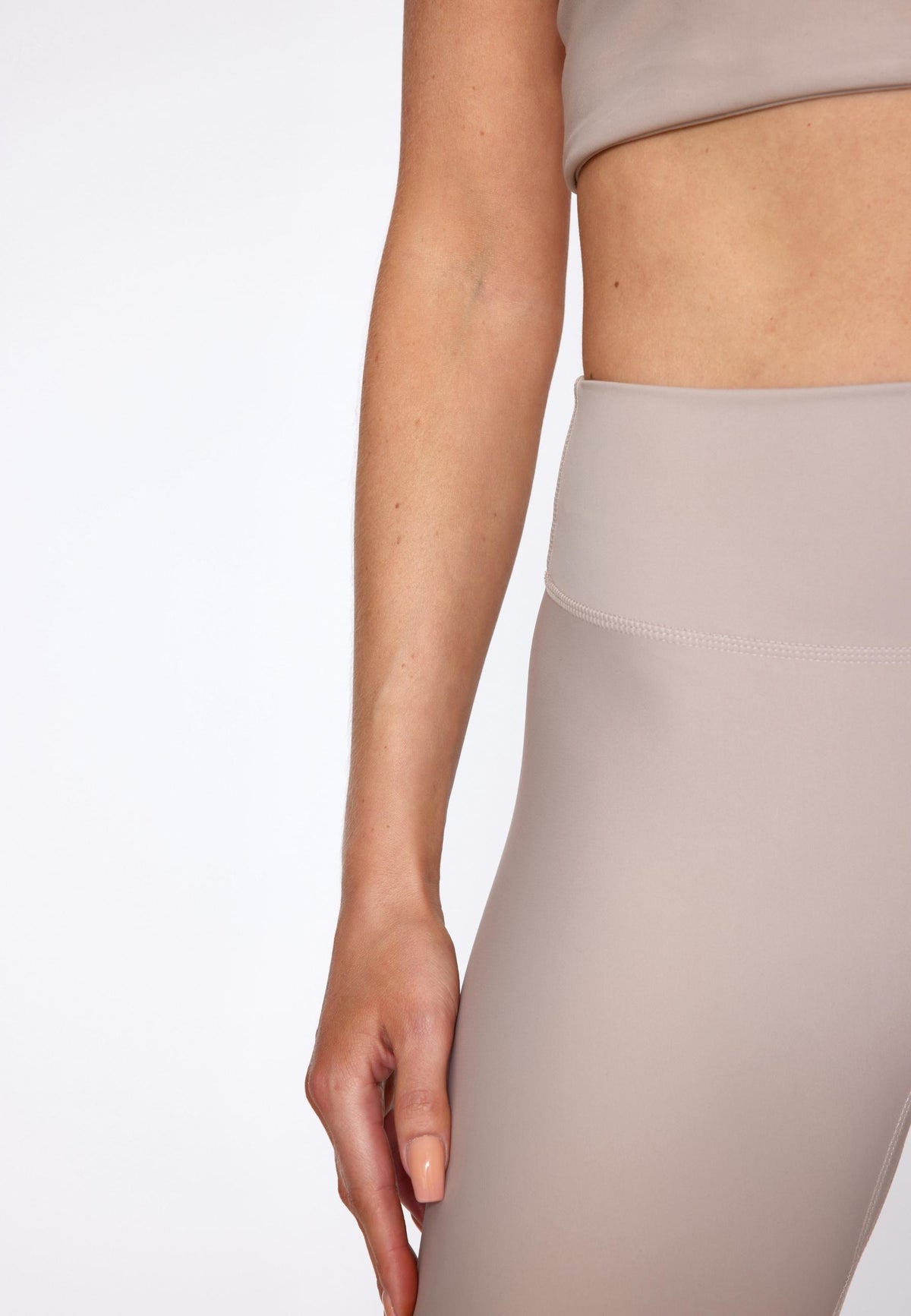 YOGA BIKER SHORTS - TAUPE