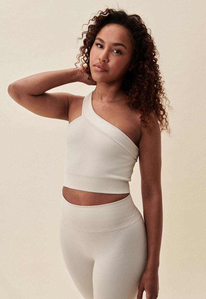 RIBBED SEAMLESS ONE SHOULDER BRA - MARSHMALLOW