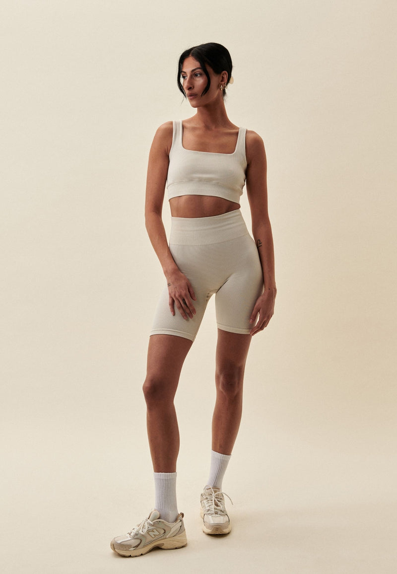 RIBBED SEAMLESS SHORTS - MARSHMALLOW