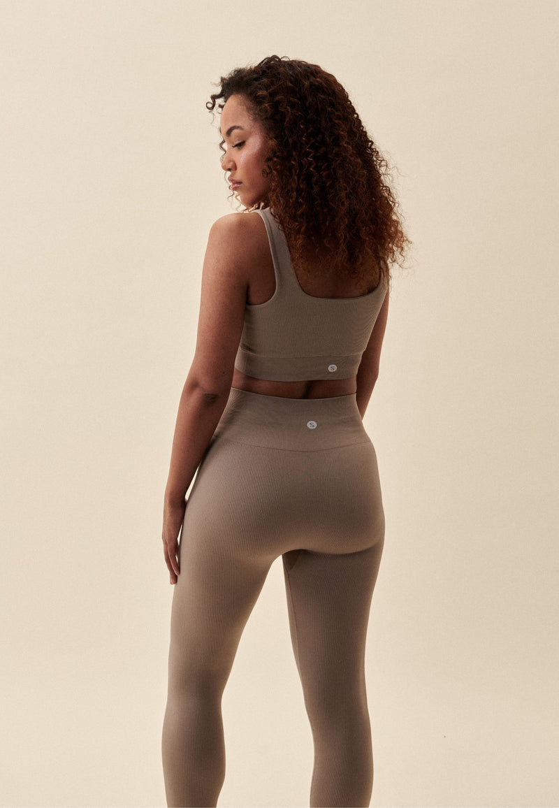 RIBBED SEAMLESS SQUARE NECK BRA - CAPPUCCINO