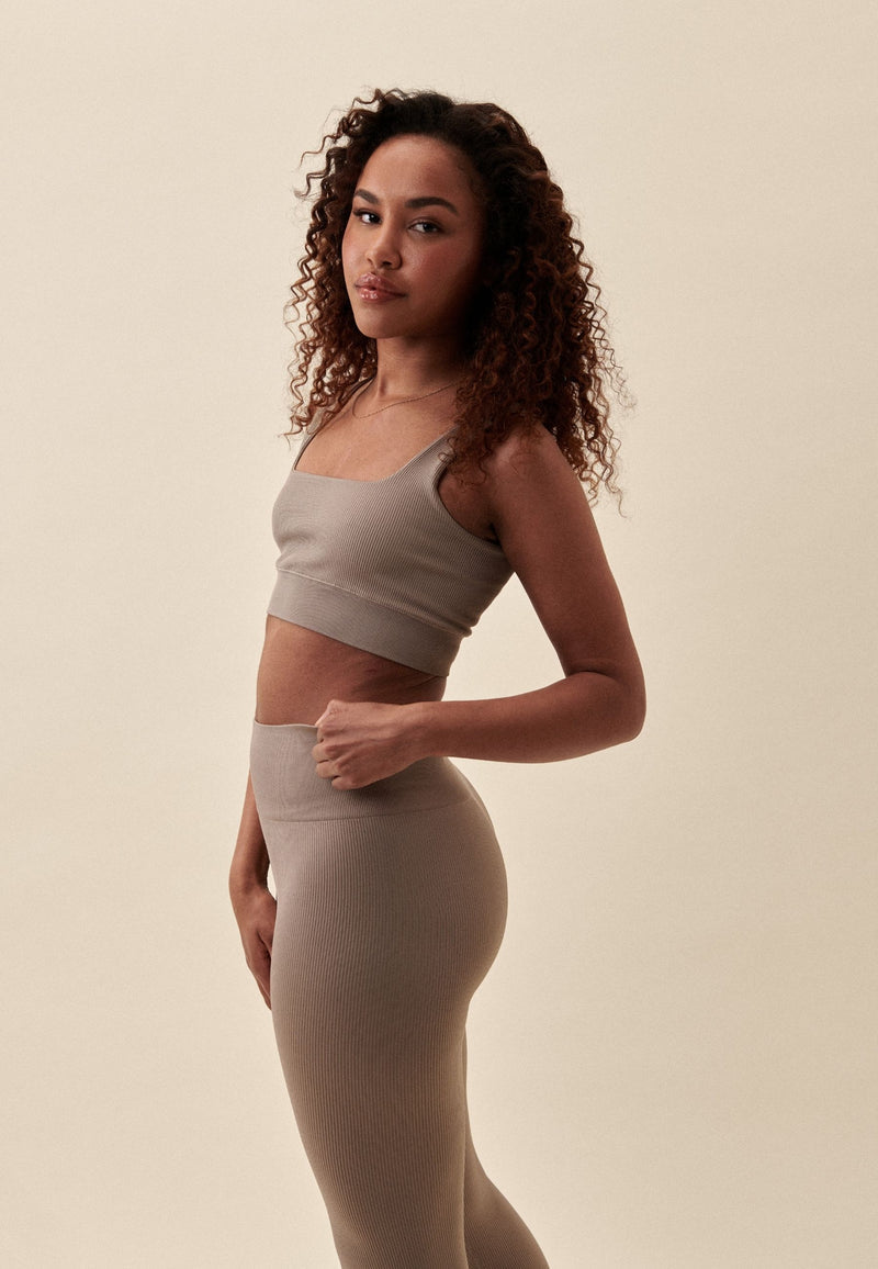 RIBBED SEAMLESS SQUARE NECK BRA - CAPPUCCINO