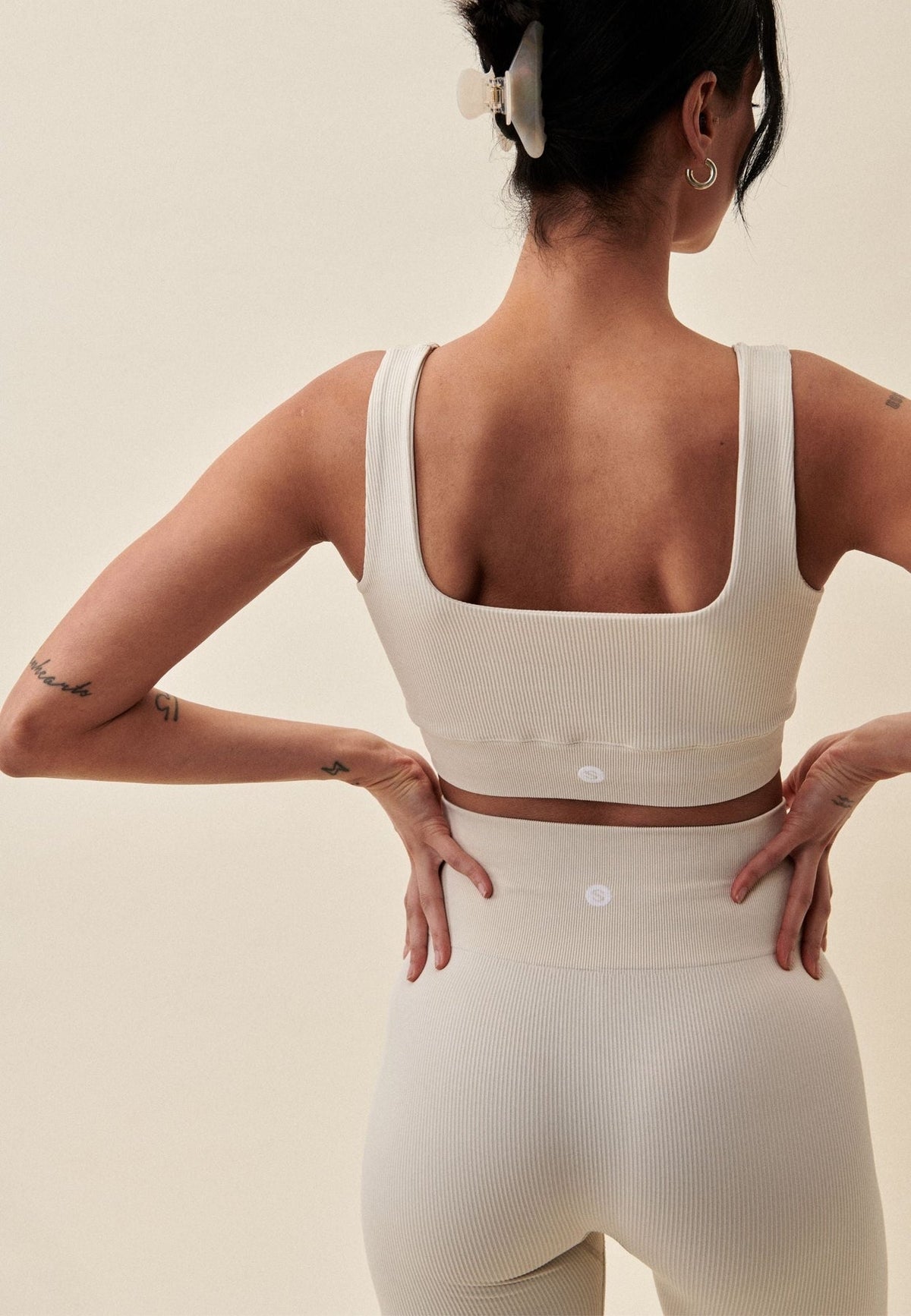 RIBBED SEAMLESS SQUARE NECK BRA - MARSHMALLOW