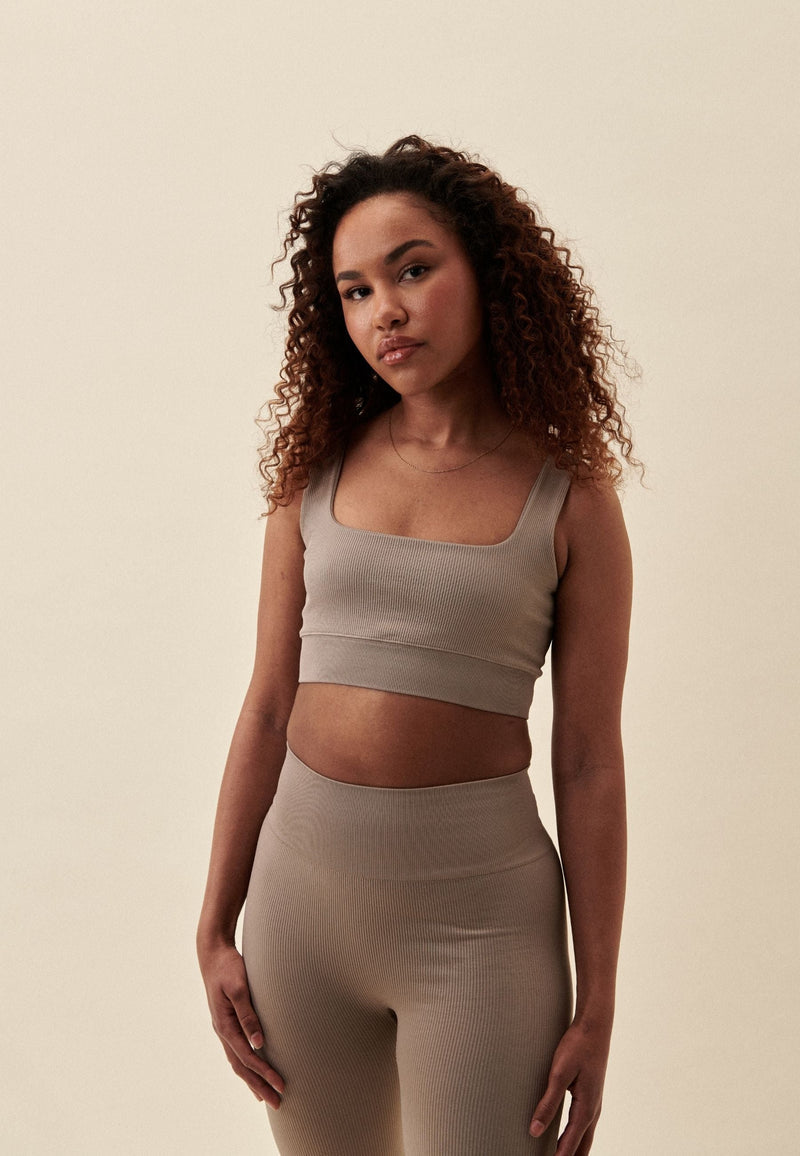 RIBBED SEAMLESS SQUARE NECK BRA - CAPPUCCINO